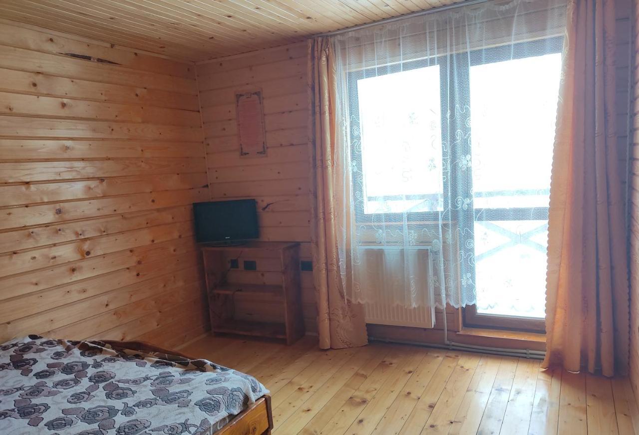 Smerekova Hata Oryavchyk Esterno foto